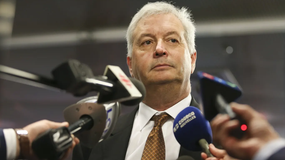 Article image: Air Canada chief to step down over failure to speak French